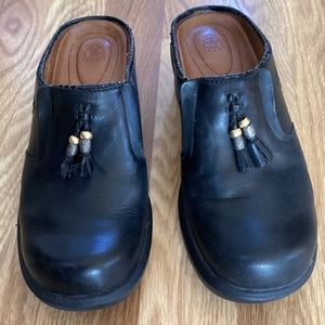 ARIAT Women’s 7M Black Clogs